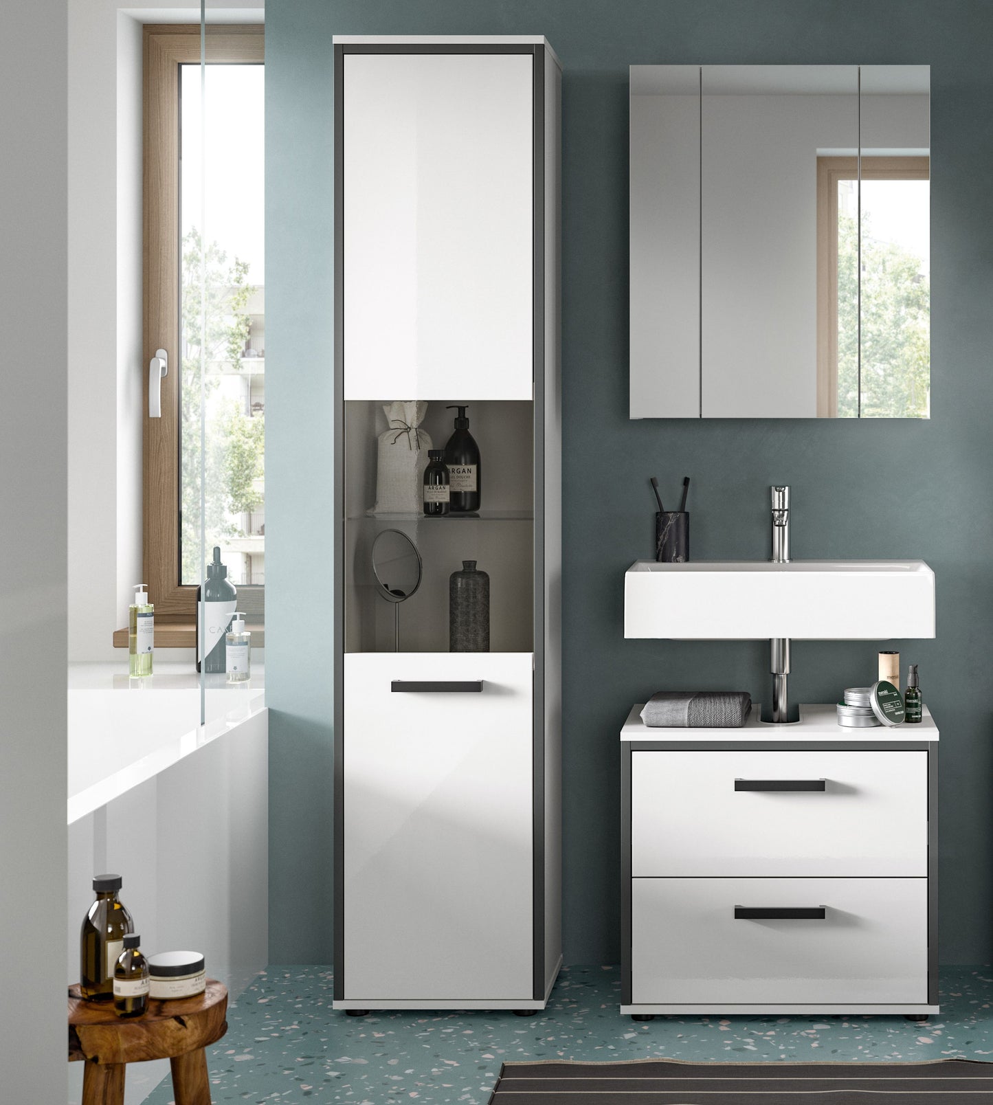 Schmales Badmöbelset in Weiß-Hochglanz: Hochschrank, Spiegelschrank und Waschtisch-Unterschrank