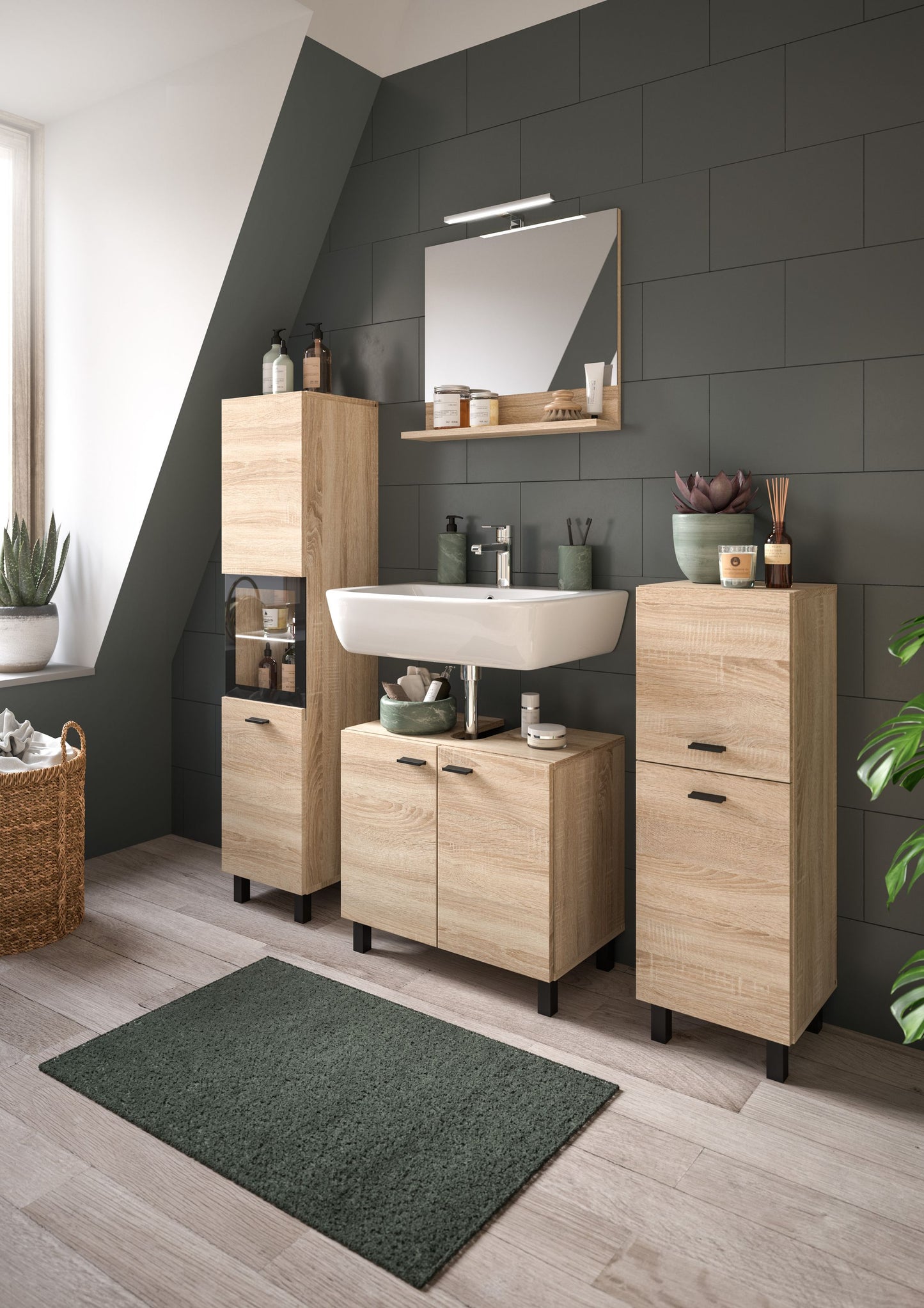 Badezimmerschrank in Eiche Sonoma mit offenen Staufächern und Glasfront im Bad