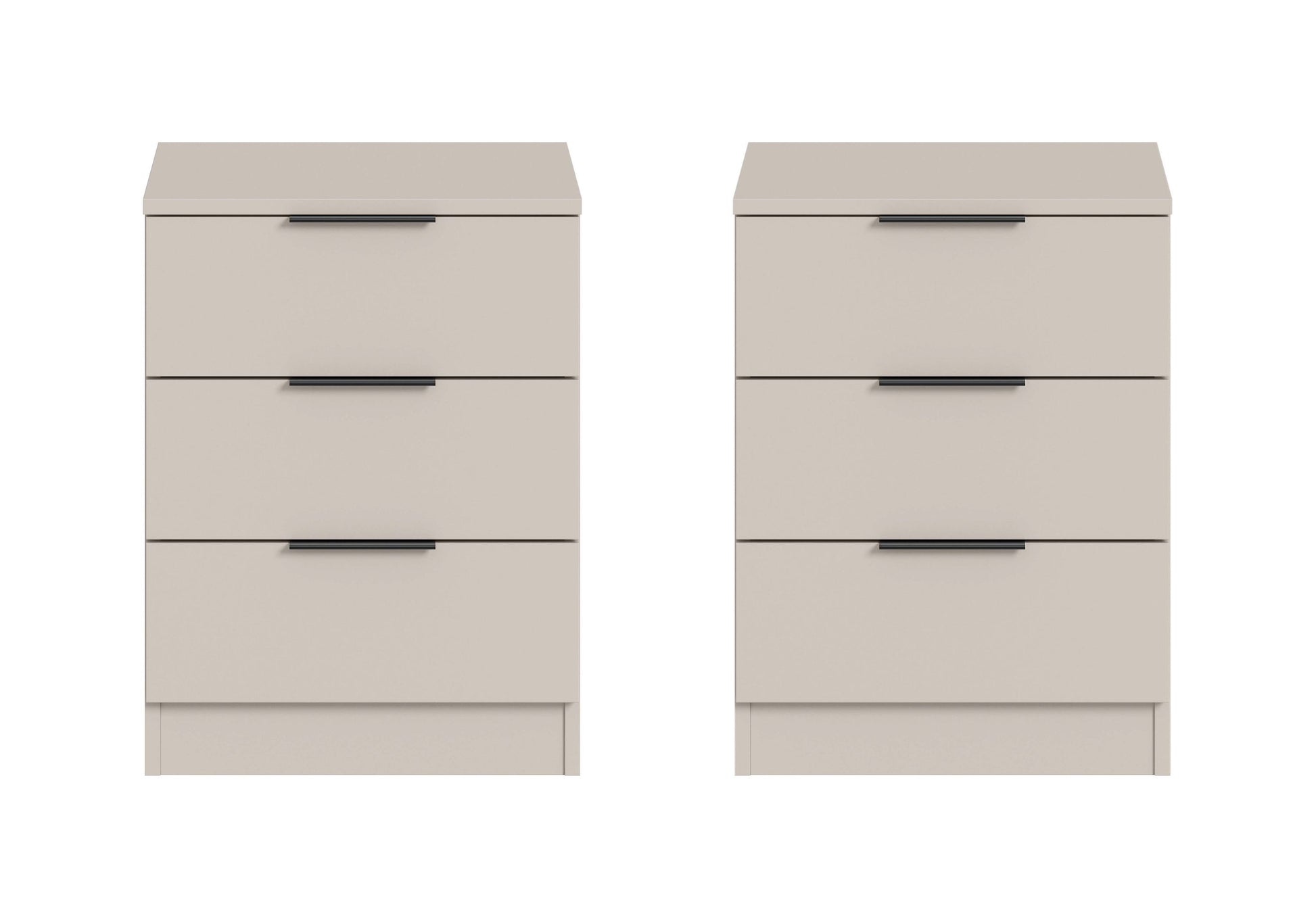 Beige Nachtkommode mit drei Schubladen und Metallgriffen, links und rechts.