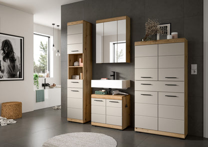 Badezimmerschrank mit weißen Fronten und Holzdekor, als Teil einer Badmöbelkombination