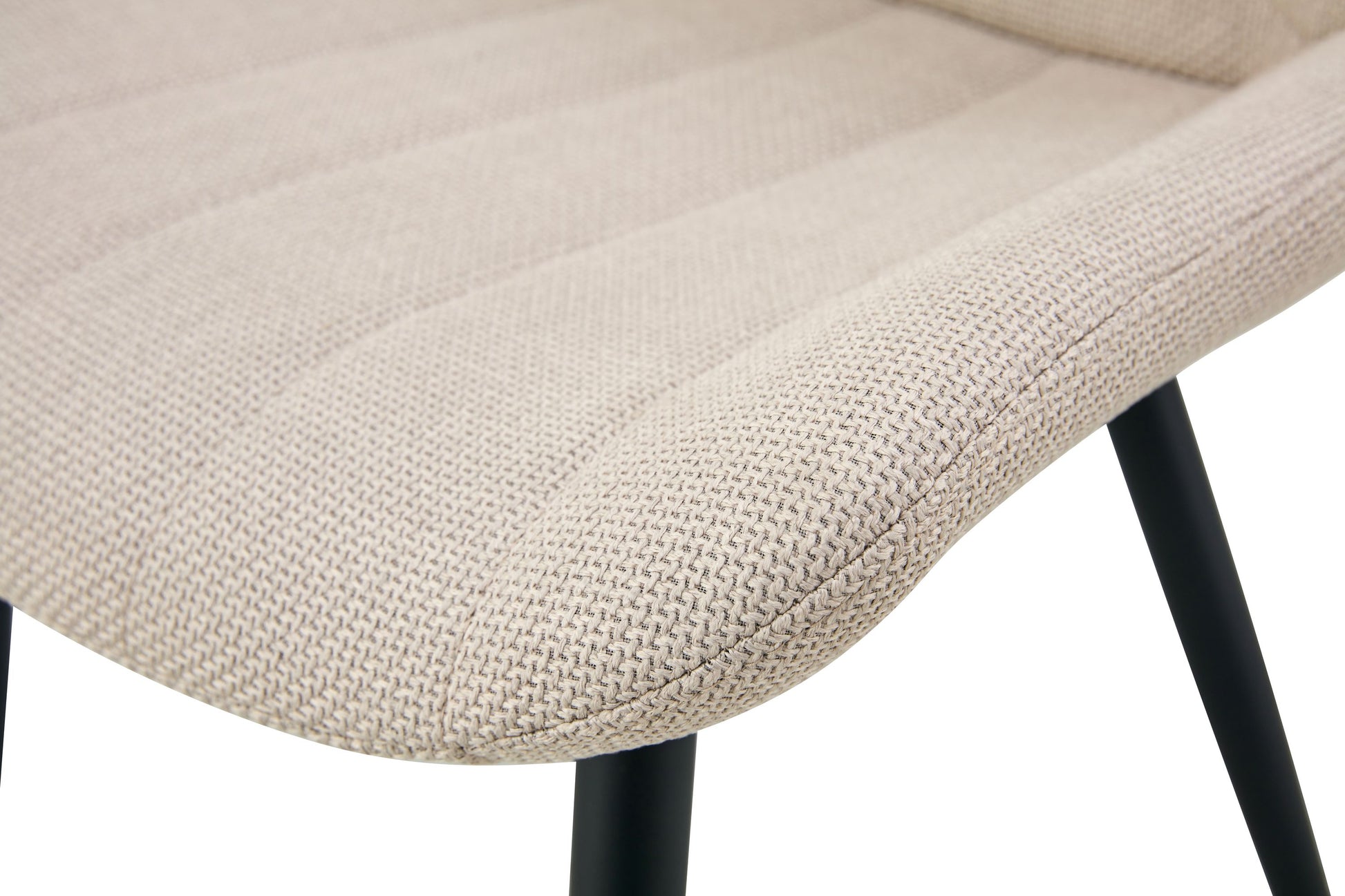 Nahaufnahme Stoff-Sitzfläche in hellem Creme, strukturierter Webstoff und Naht
