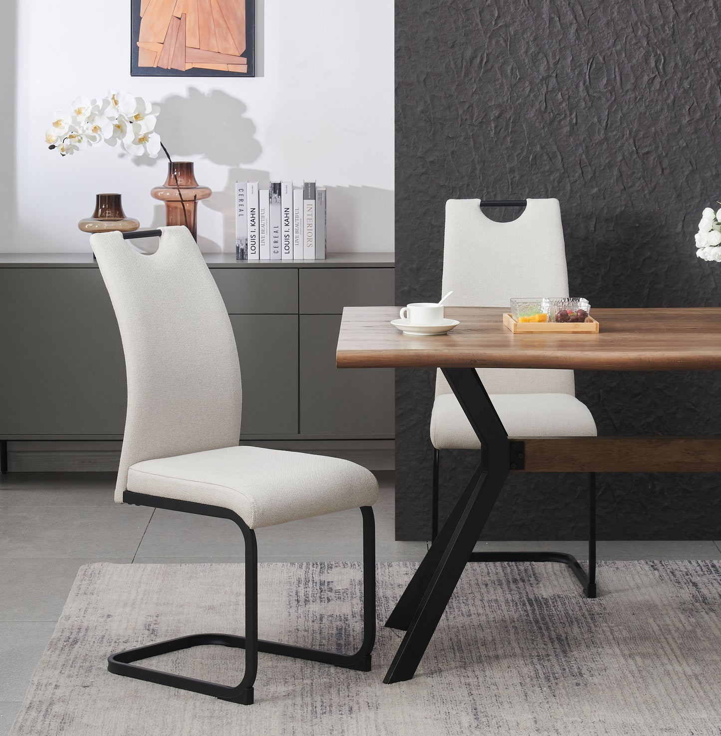 Esszimmerstuhl-Set (2er) mit Griffleiste, cremefarbene Polster und schwarze Kufen