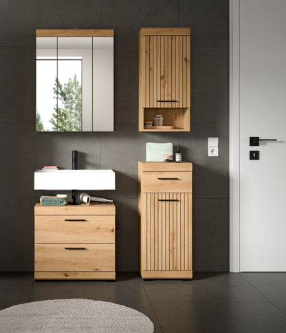 Badezimmerset mit Spiegelschrank, Waschtisch und Hochschrank; Holzoptik, weiße Fronten