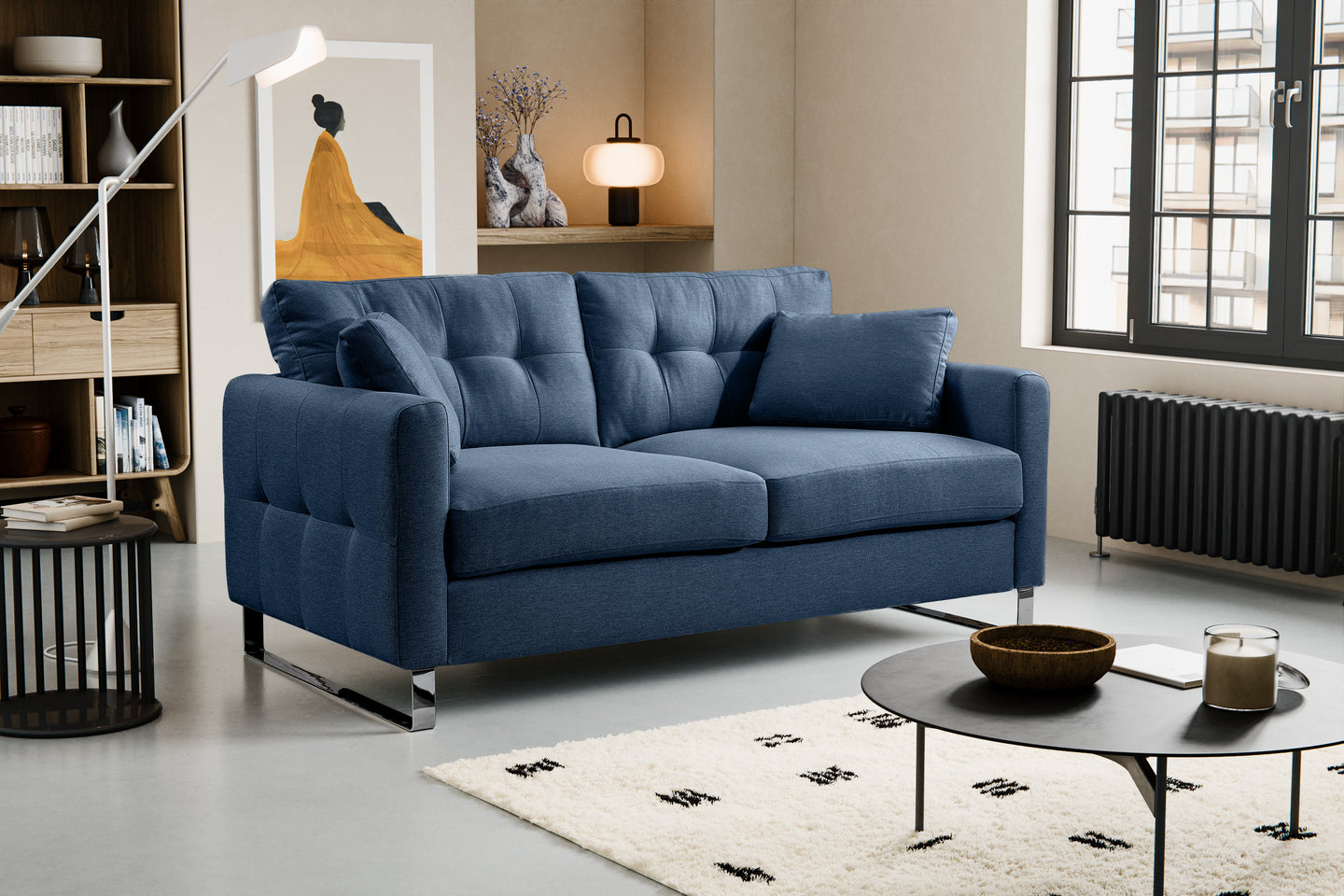 Millieubild eines blauen Sofas 