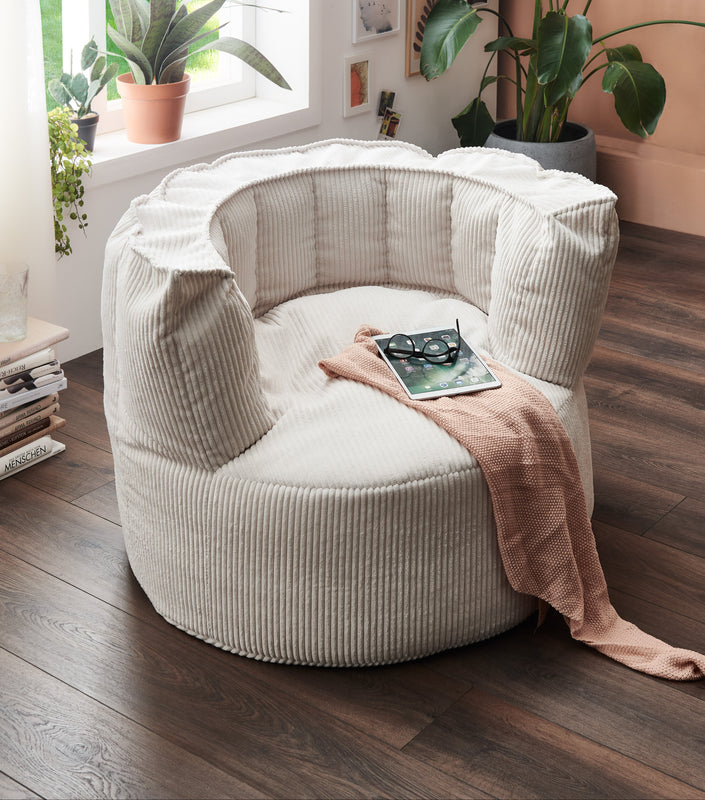 Millieubild eines Sitzsacks mit Rückenlehne aus Corstoff in creme