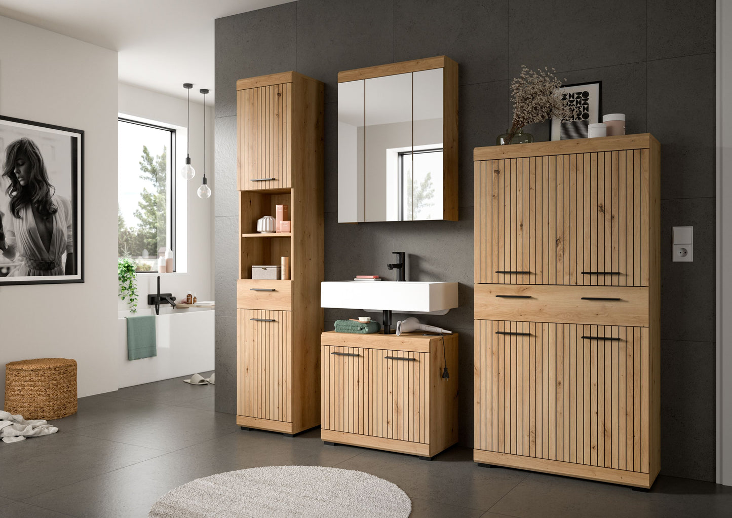 Badezimmerset im Holzdesign mit Spiegelschrank und Waschtischmöbeln