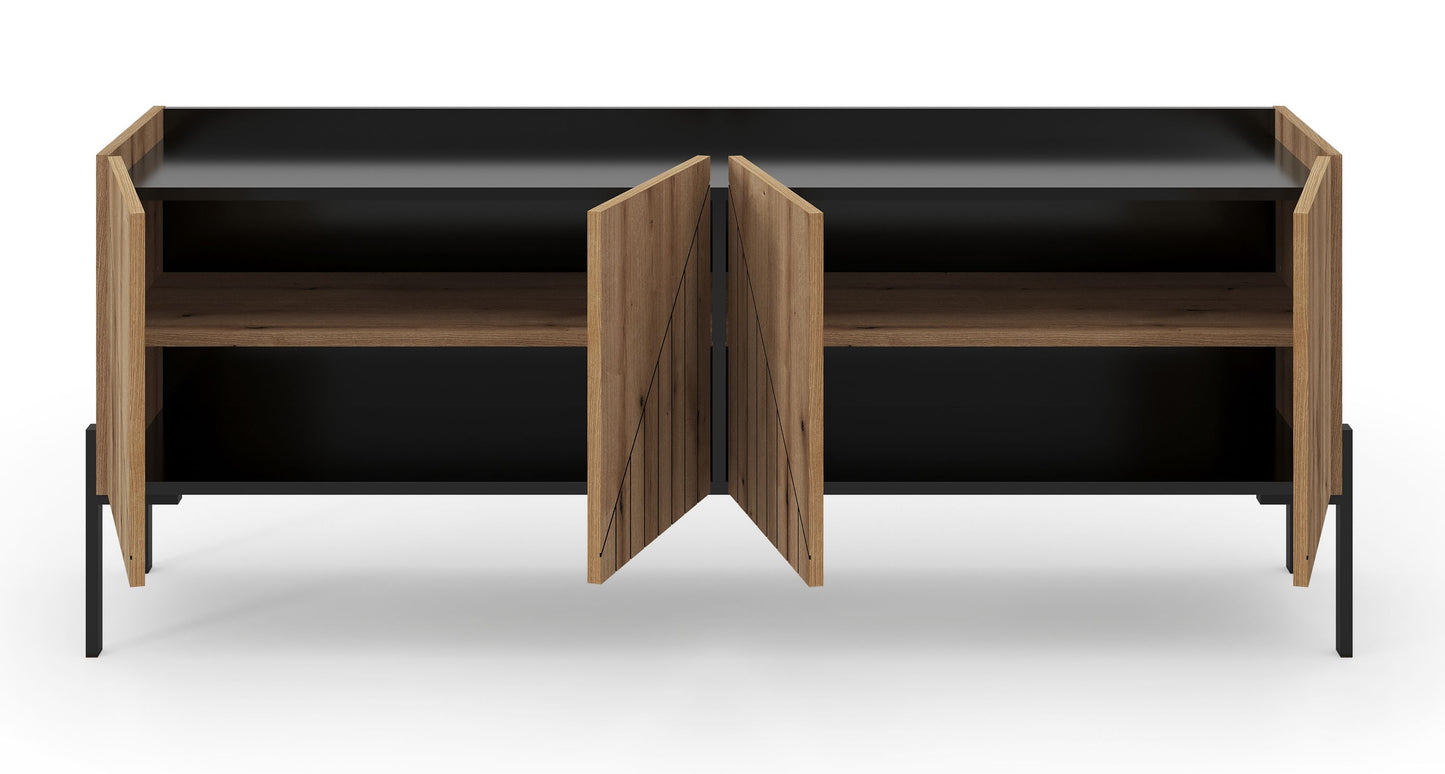 Lowboard mit offenen Innenfächern und zwei Klappen, schwarze Füße, helle Holzfront