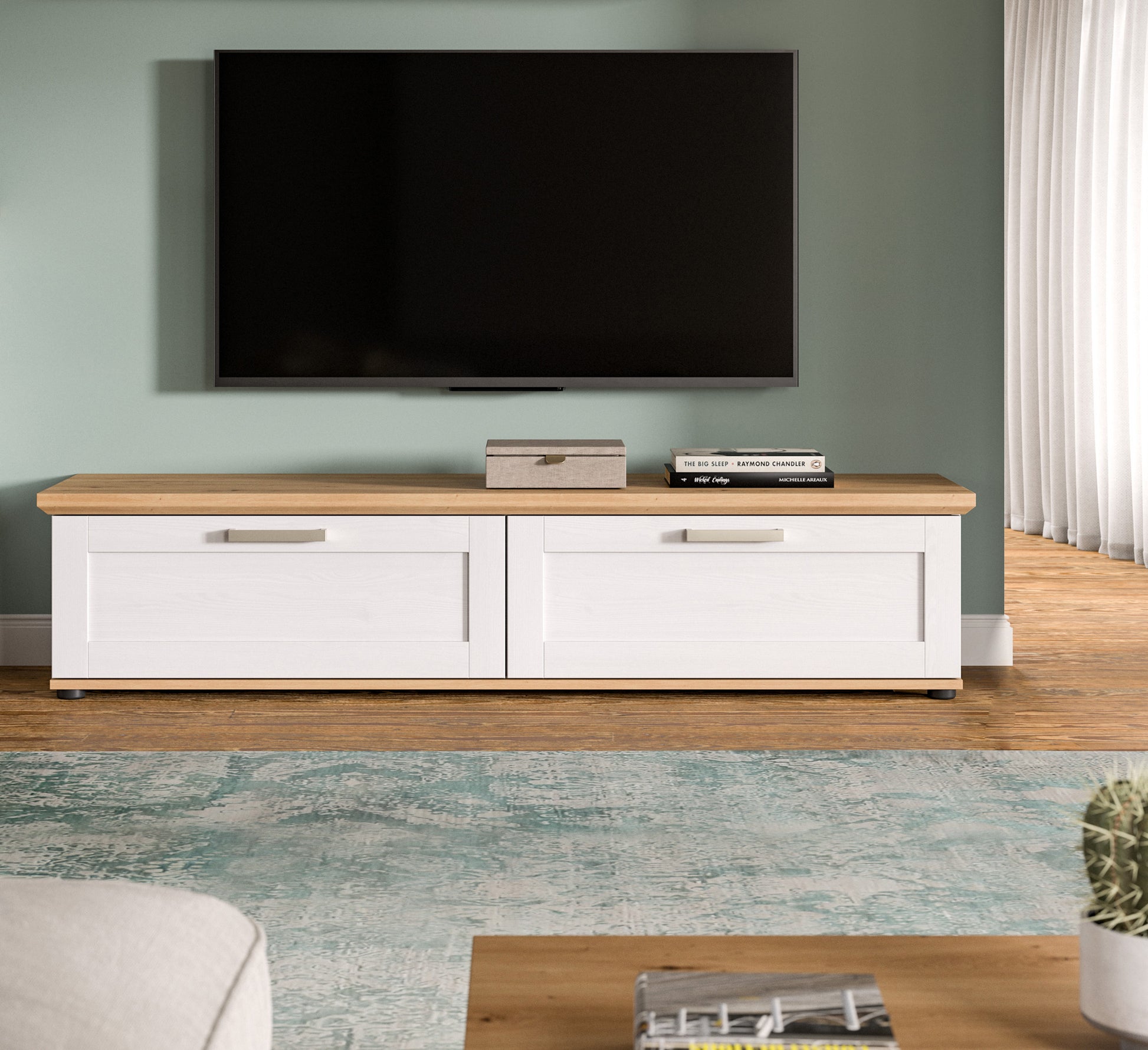 TV-Lowboard Landhausstil mit weißem Korpus und Holzoberteil, Schubladen und Türen