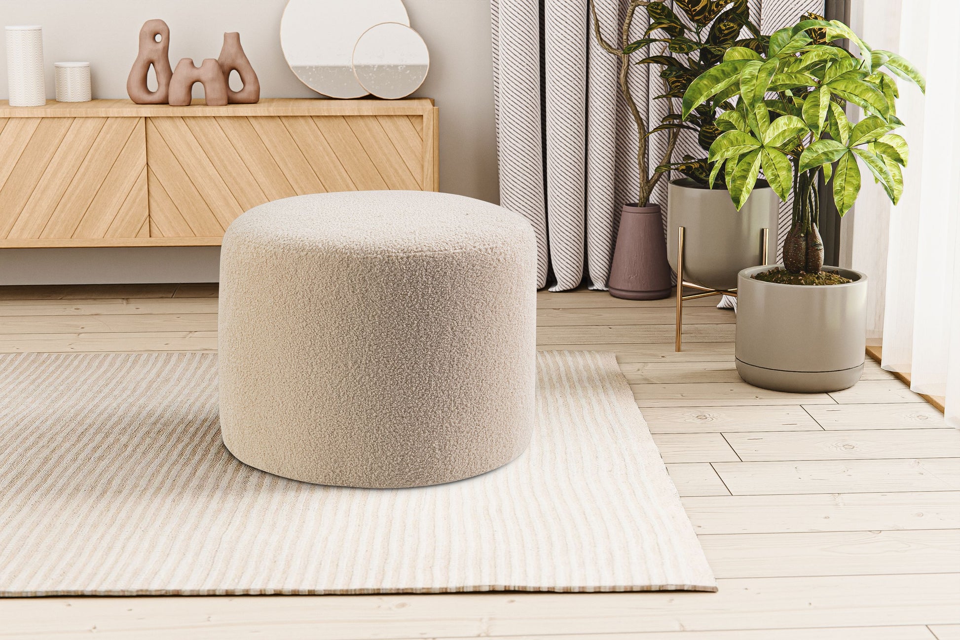 Runder Cord-Hocker mit weicher Polsterung, beige, in Wohnumgebung auf Teppich