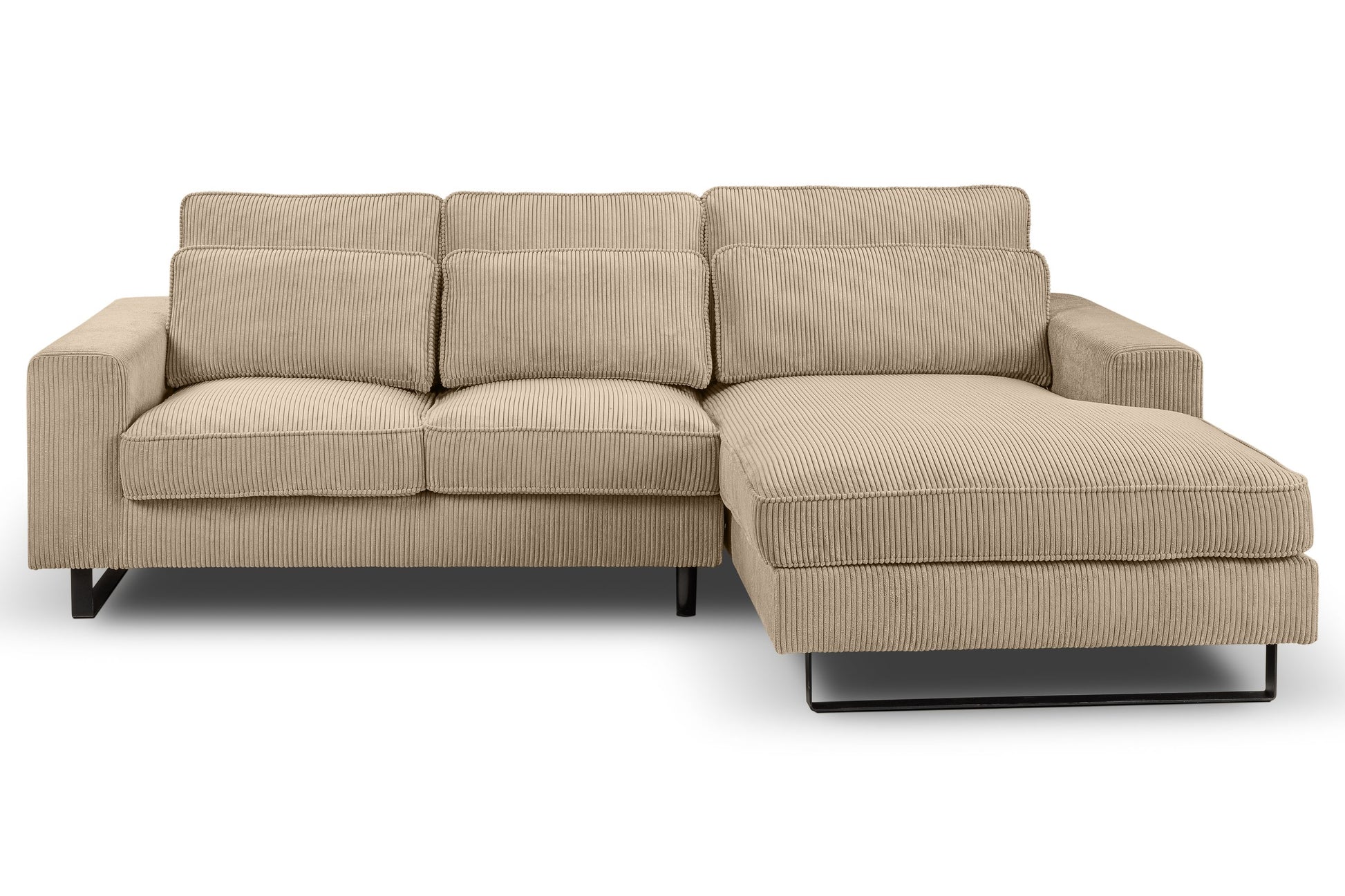 Beiges Ecksofa mit Recamiere, Blick auf Sitz- und Rückenkissen sowie Armlehnen