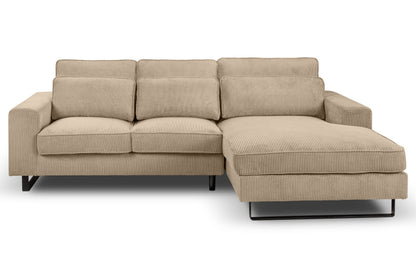 Beiges Ecksofa mit Recamiere, Blick auf Sitz- und Rückenkissen sowie Armlehnen
