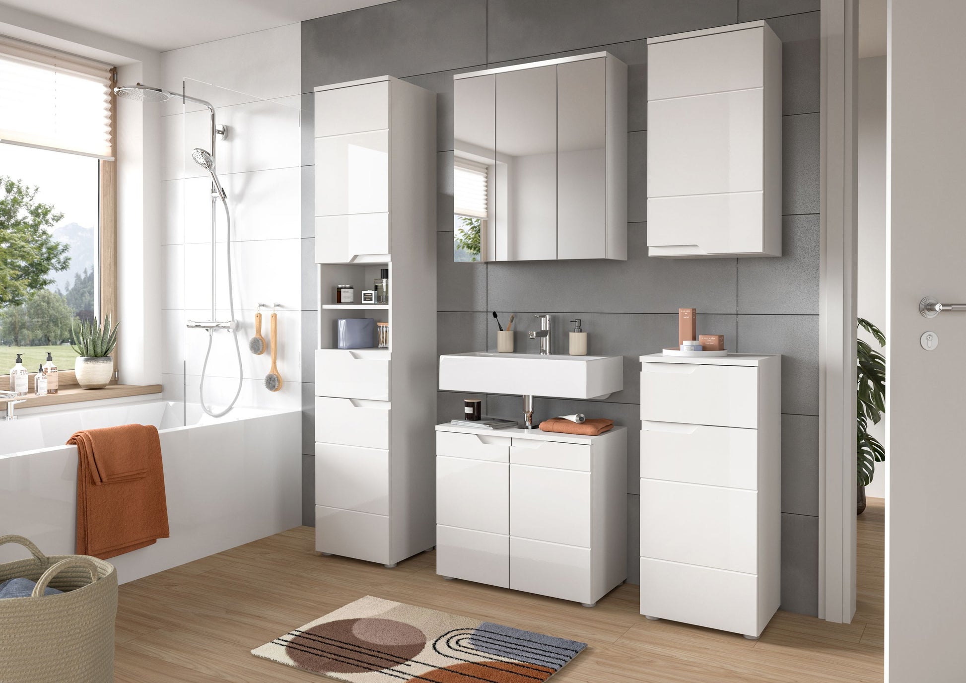 Badmöbel-Set in Weiß mit Hochglanzfronten: Spiegelschrank, Waschplatz und Hochschrank