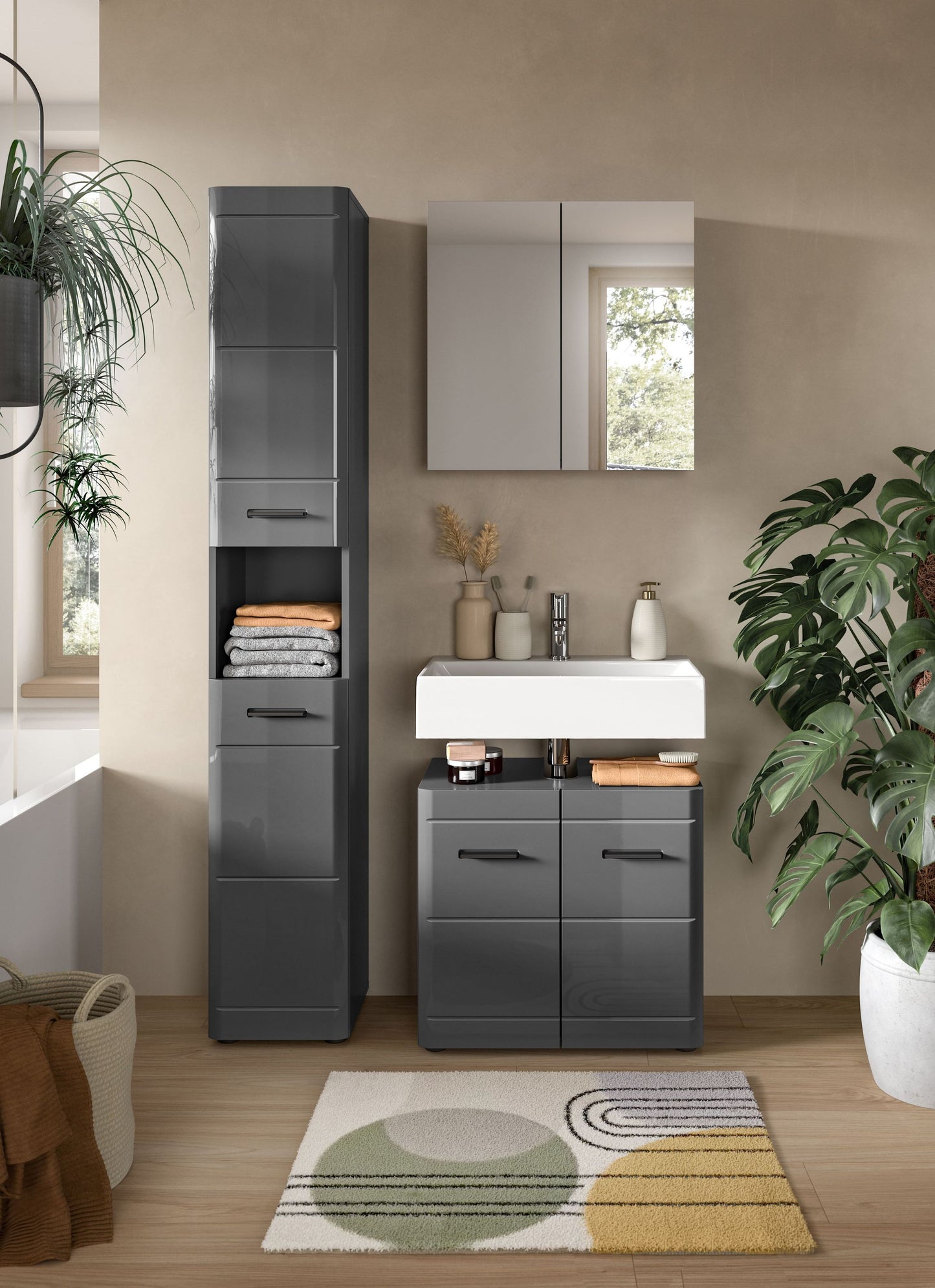Badmöbel-Set in Grau mit Hochglanzfronten: Waschtischunterschrank, Spiegelschrank, Hochschrank