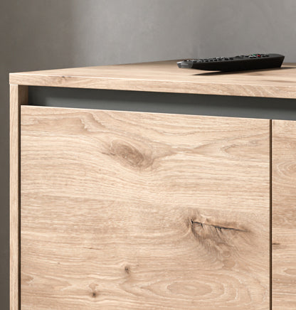 Lowboard mit grifflosem Frontdesign und sichtbarer Eichenholzmaserung