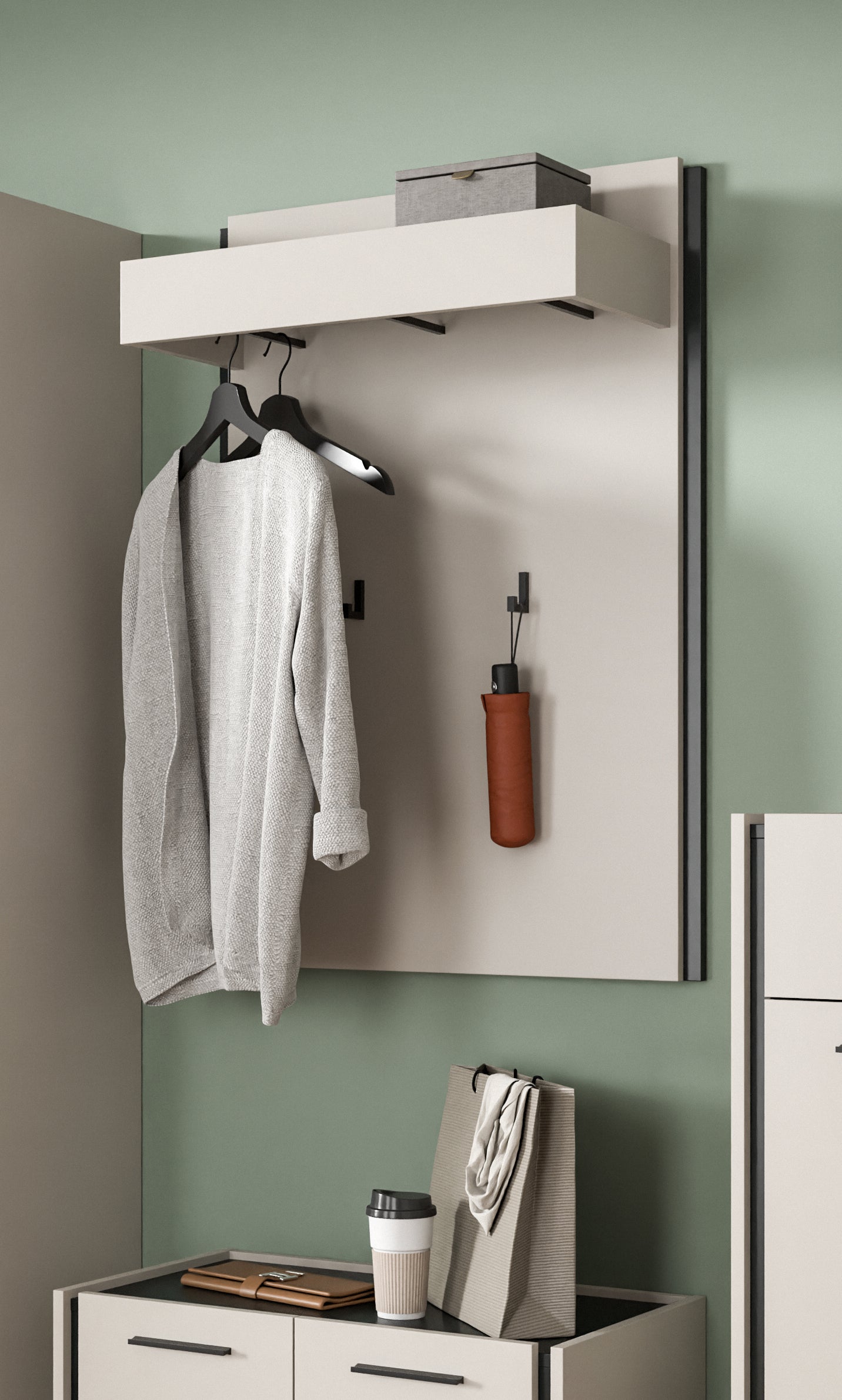 Garderoben-Paneel mit Hutablage, zwei Haken; Kleiderbügel mit Jacke und Regenschirm
