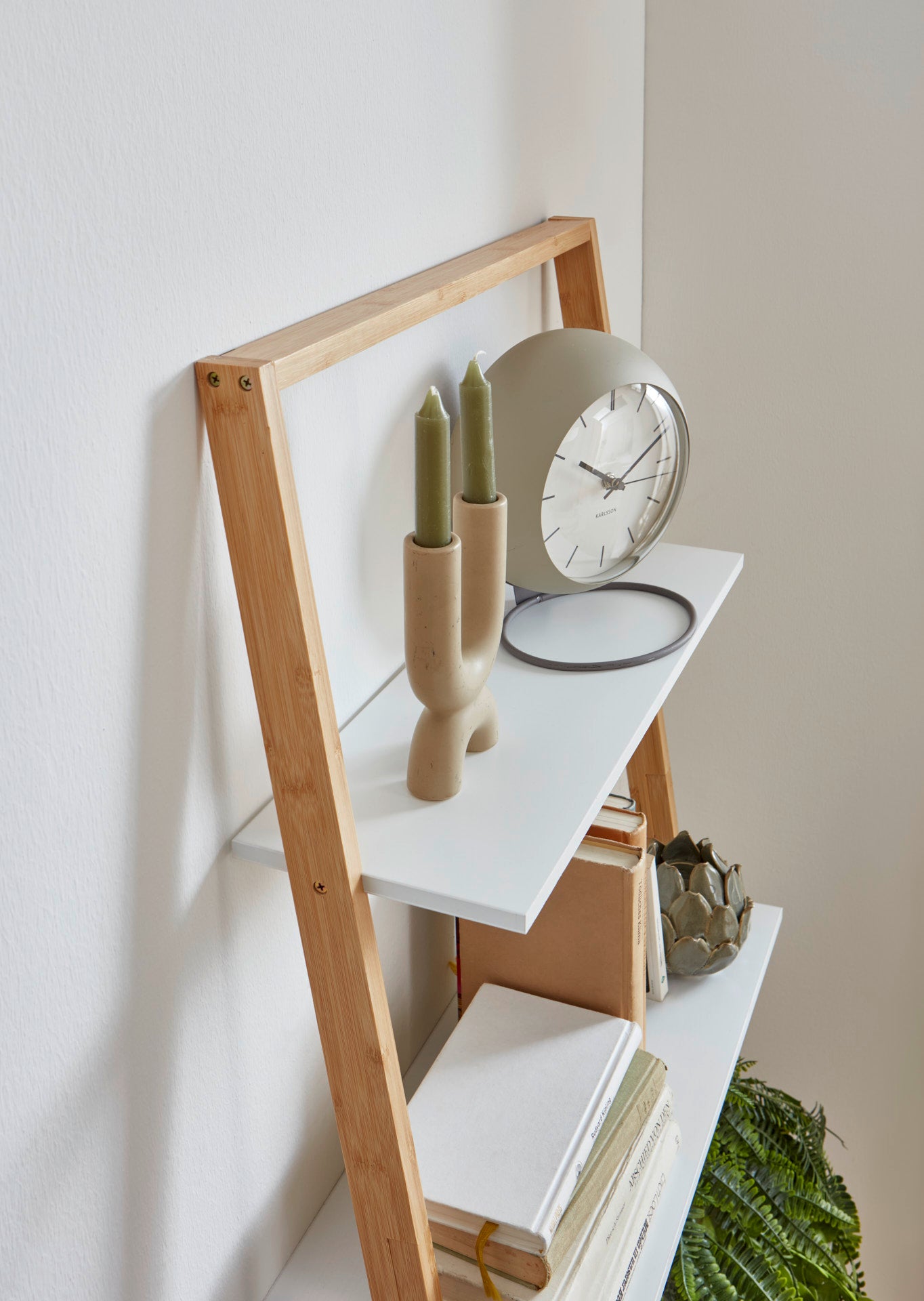 Homes & Jones Leiterregal Regal mit 4 Ablagen aus Massivholz Dekoregal