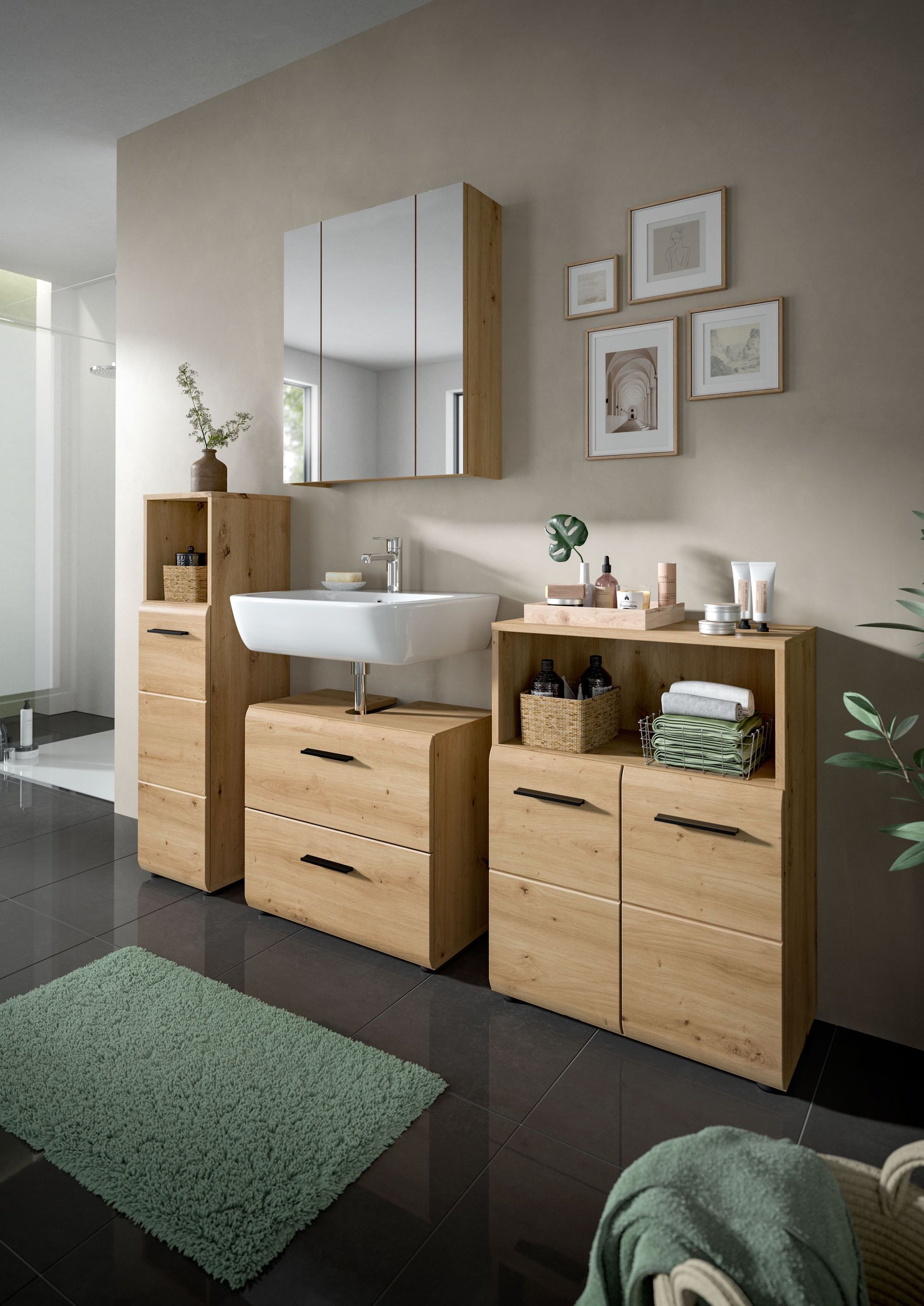 Badezimmermöbel-Set aus hellem Holz und grauen Fronten mit Waschbecken und Stauraum