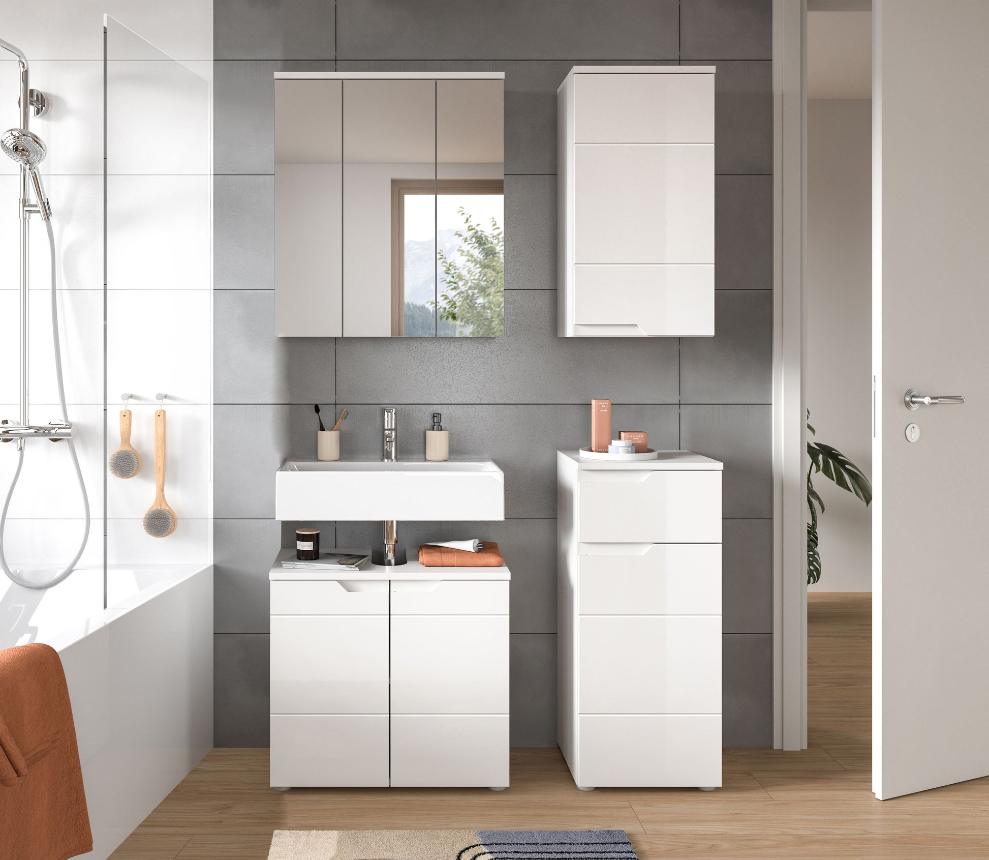 Badmöbel-Set in Weiß mit Spiegelschrank und Waschplatz, Hochglanzfronten
