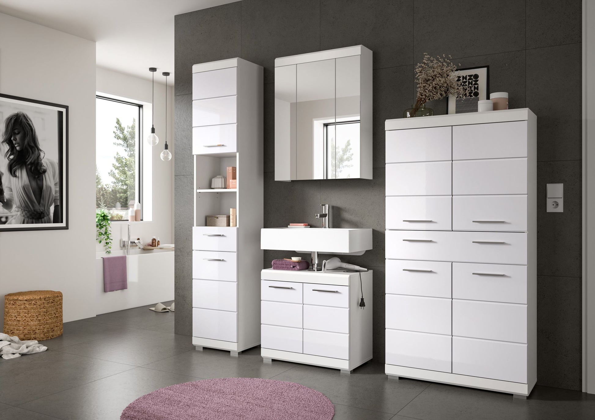 Badmöbel-Set mit weißem Badhochschrank, Spiegeltür und Ablagefächern