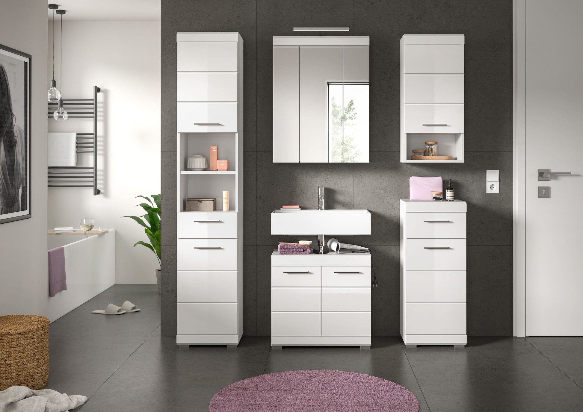 Badezimmerset in Weiß mit Spiegelschrank und Schubladen, viel Stauraum