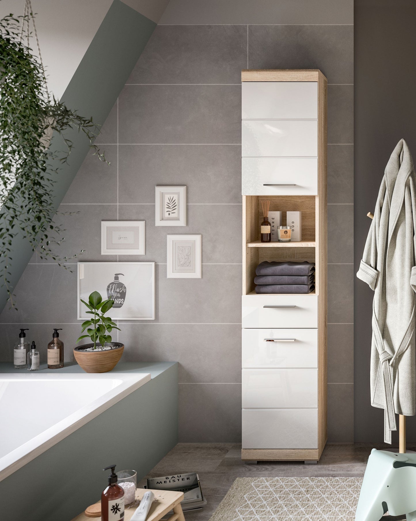 Badezimmerhochschrank in weißem Hochglanz mit Schubladen und offenen Fächern