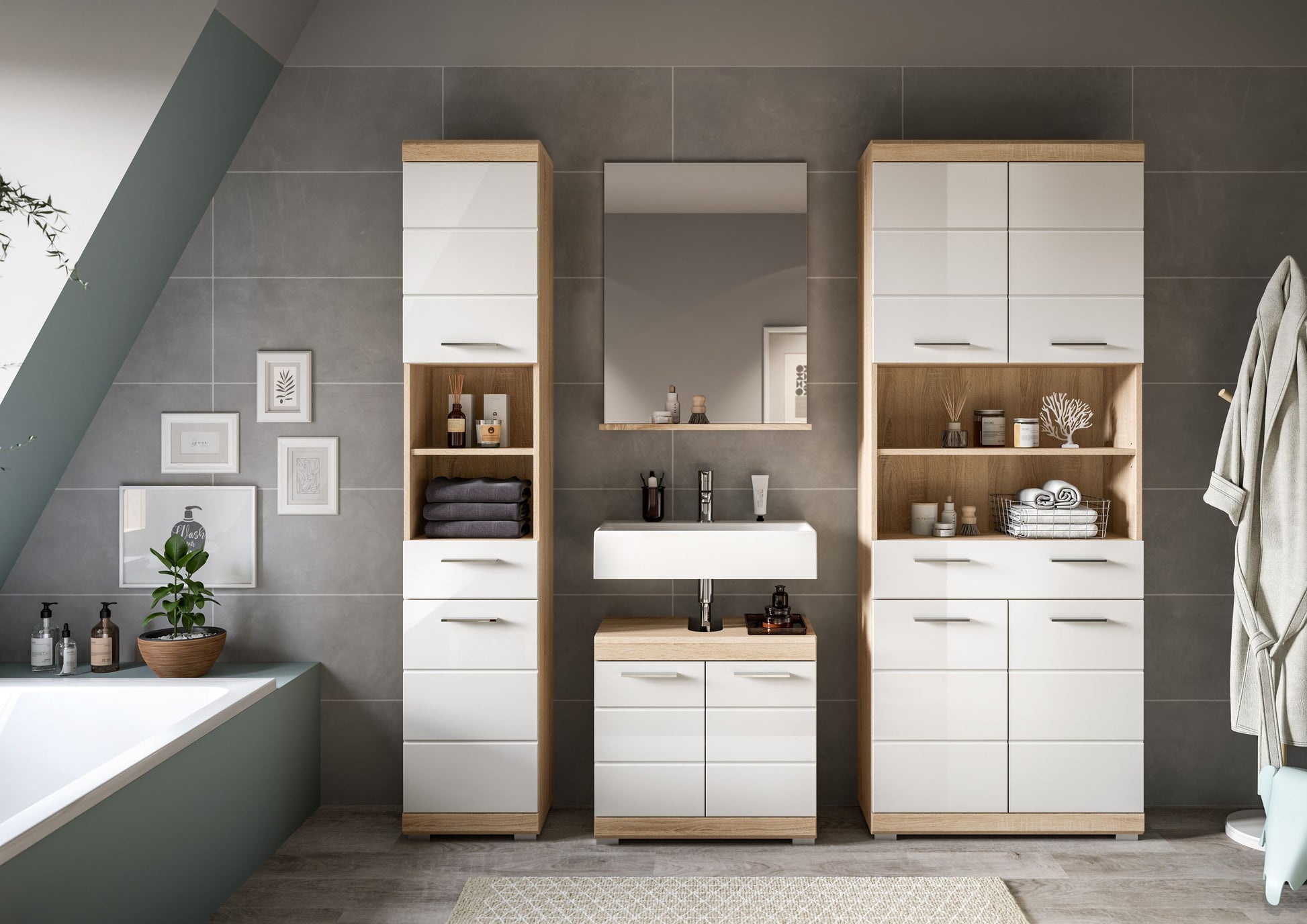 Badezimmerhochschrank-Set mit weißen Fronten, offenen Fächern und Holzrahmen