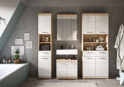 Badezimmerset in Weiß und Eichefarben mit Spiegelschrank, Waschtisch und Hochschränken