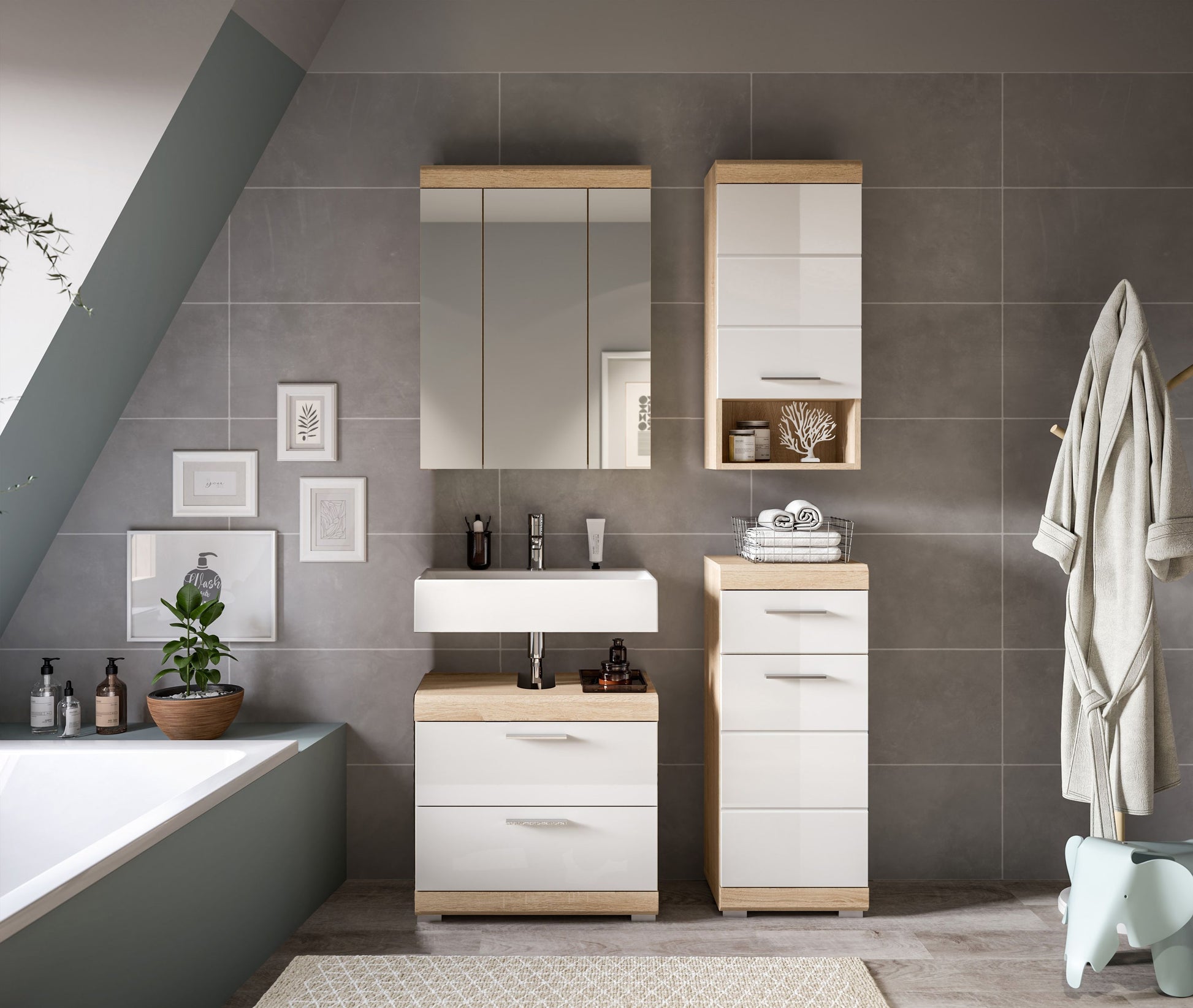 Badmöbel-Set mit Waschtischunterschrank, Spiegelschrank und Hochschrank in Weiß und Holz
