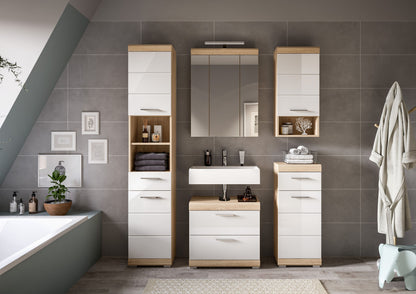 Badezimmerset mit Spiegelschrank, Hochschränken und Waschtischunterschrank in Eichenoptik