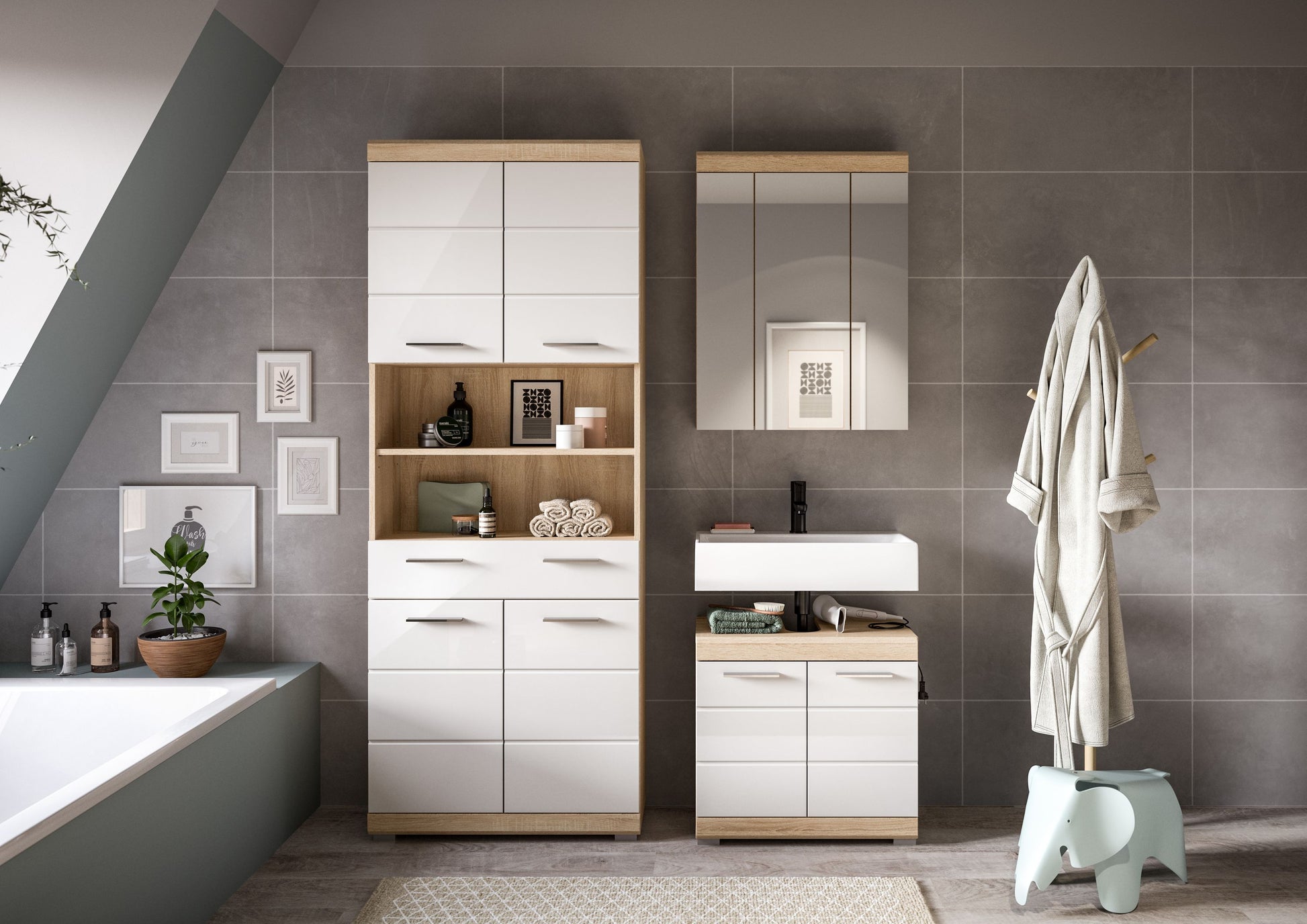 Badezimmerset mit Waschtisch, Hochschrank und Spiegelschrank in moderner Optik