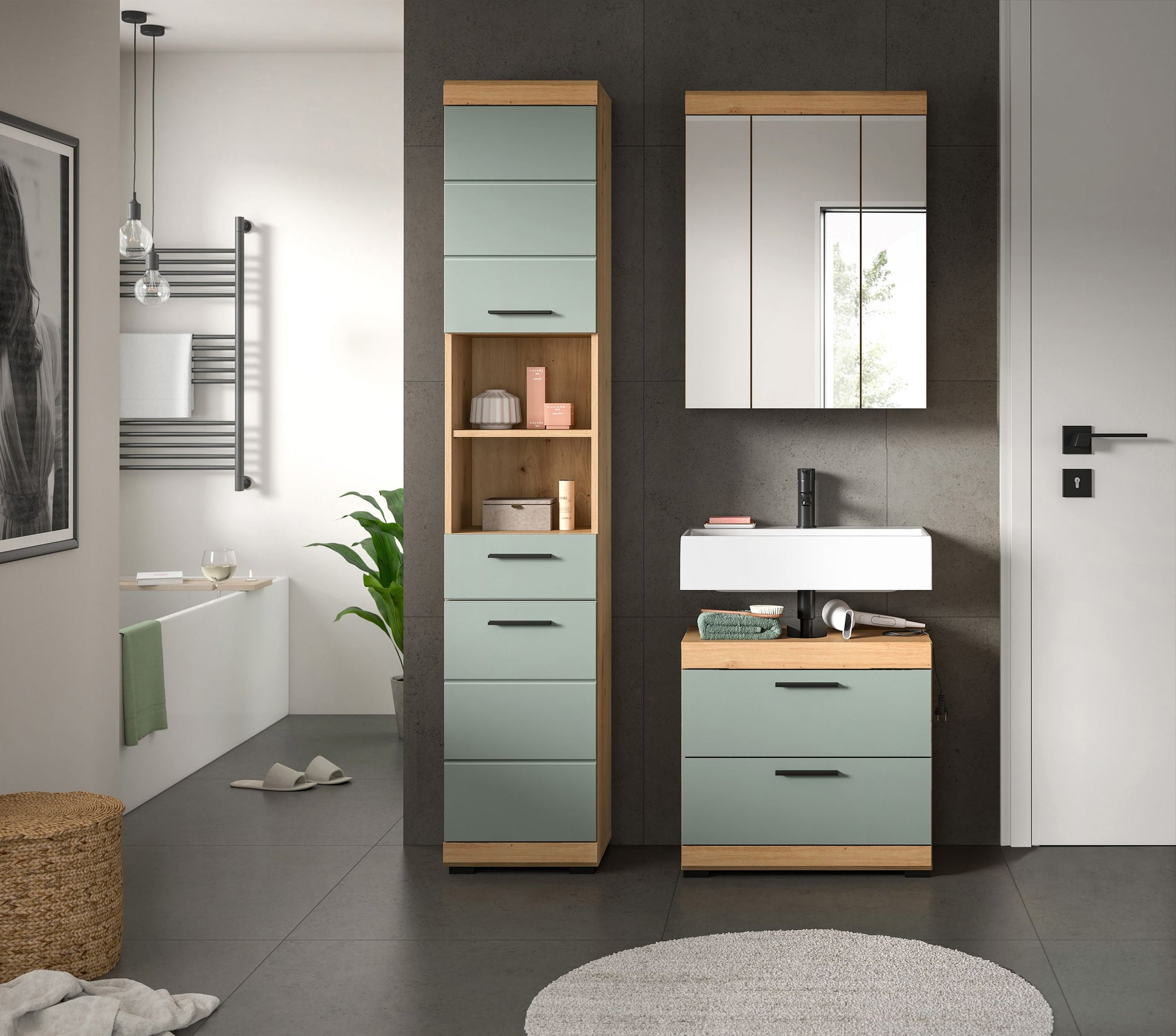 Badezimmerset mit Salbeigrünen Schubladen, Holzdetails und Spiegelschrank über dem Waschtisch