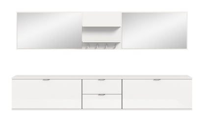 Weißes Sideboard mit drei Schubkästen und zwei Türen unter dem Spiegelaufsatz.