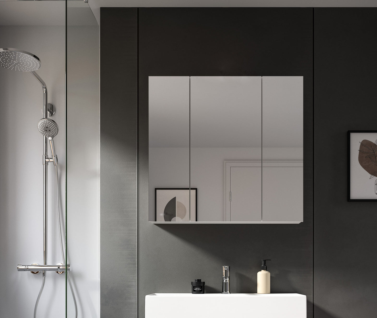 Homes & Jones Badezimmerspiegelschrank, 3 Spiegeltüren, 82 cm breit, über dem Waschbecken.