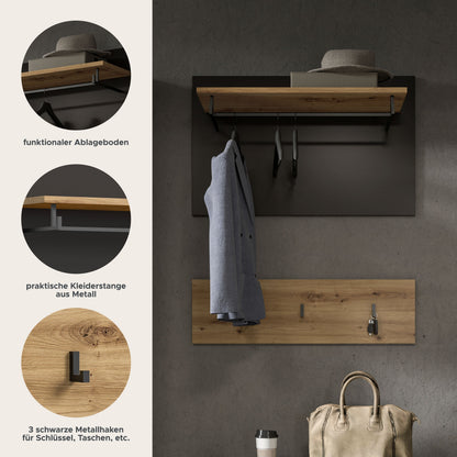 Wandgarderobe mit Hutablage, Kleiderstange und drei Kleiderhaken; Jacke und Hut zu sehen