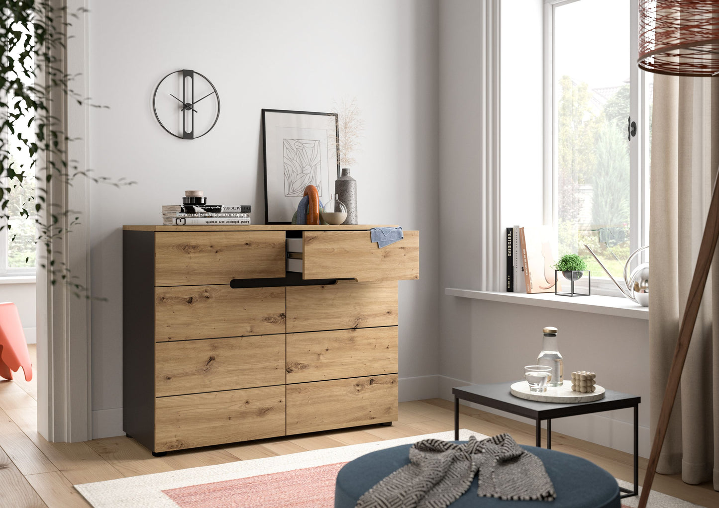 Kommode mit Schubladen, Holzdekor und schwarzem Griff, breite Front