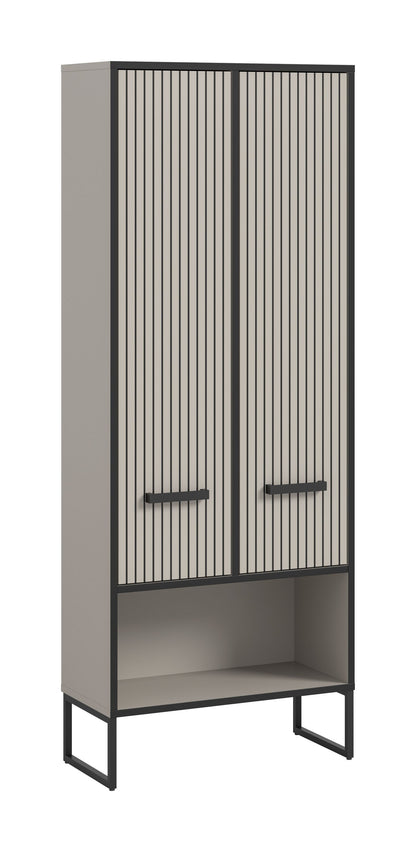Midi-Badezimmerhochschrank mit Kufen, zwei Türen mit vertikalem Rippendekor und breiten Griffen.