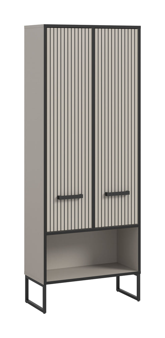 Midi-Badezimmerhochschrank mit Kufen, zwei Türen mit vertikalem Rippendekor und breiten Griffen.