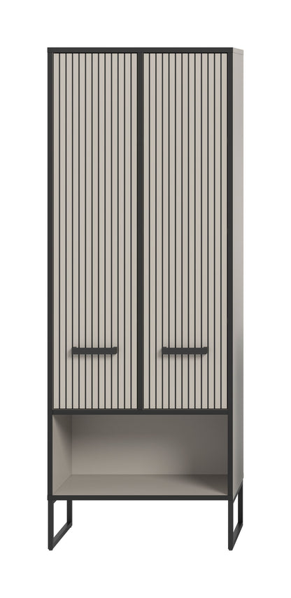 Badezimmerhochschrank mit zwei Türen, vertikalem Streifendesign und seitlich montierten Griffen.