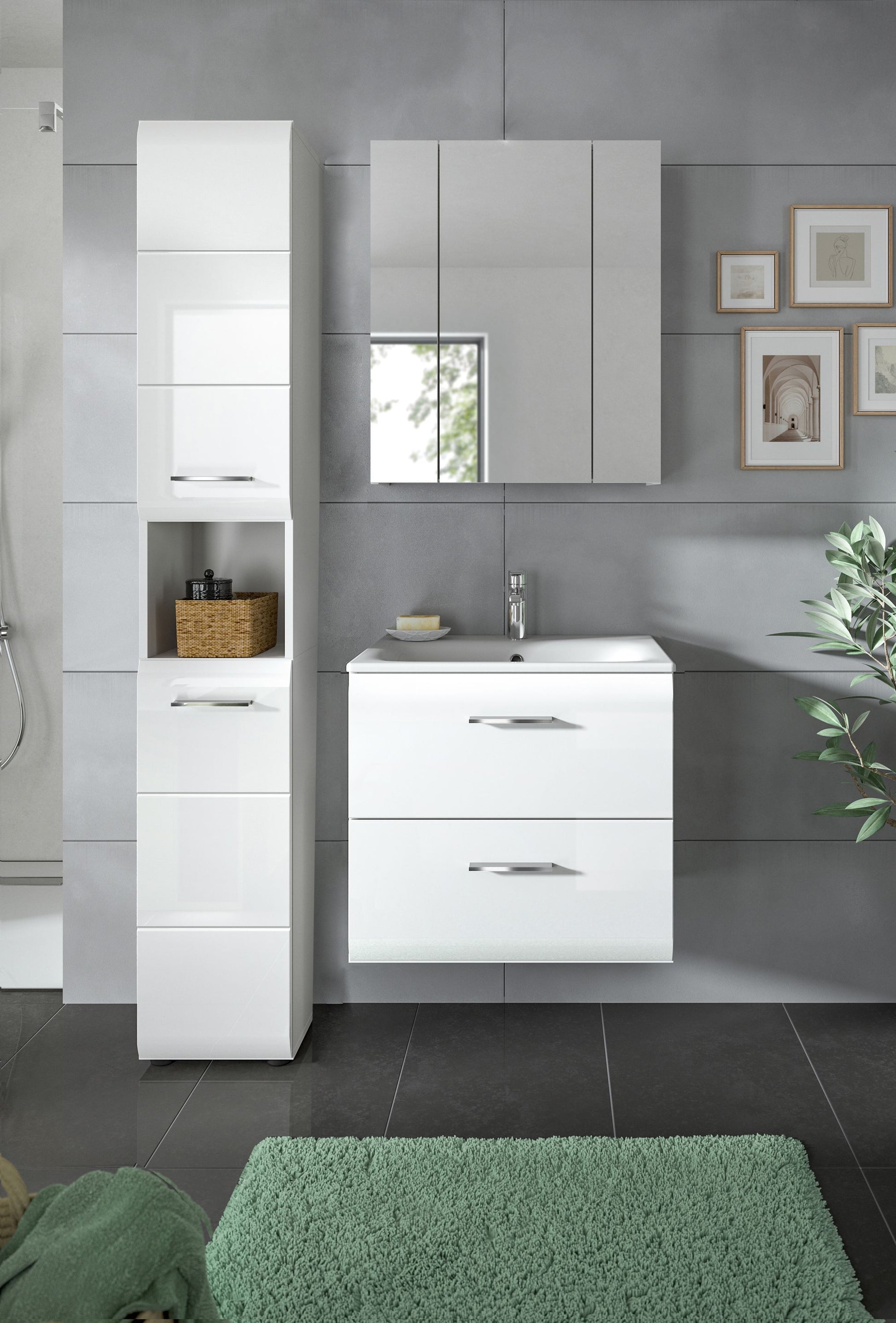 Badezimmer-Set von Homes & Jones: weißer Waschtischunterschrank, Hochschrank und Spiegel-/Schrank mit grauen Türen.
