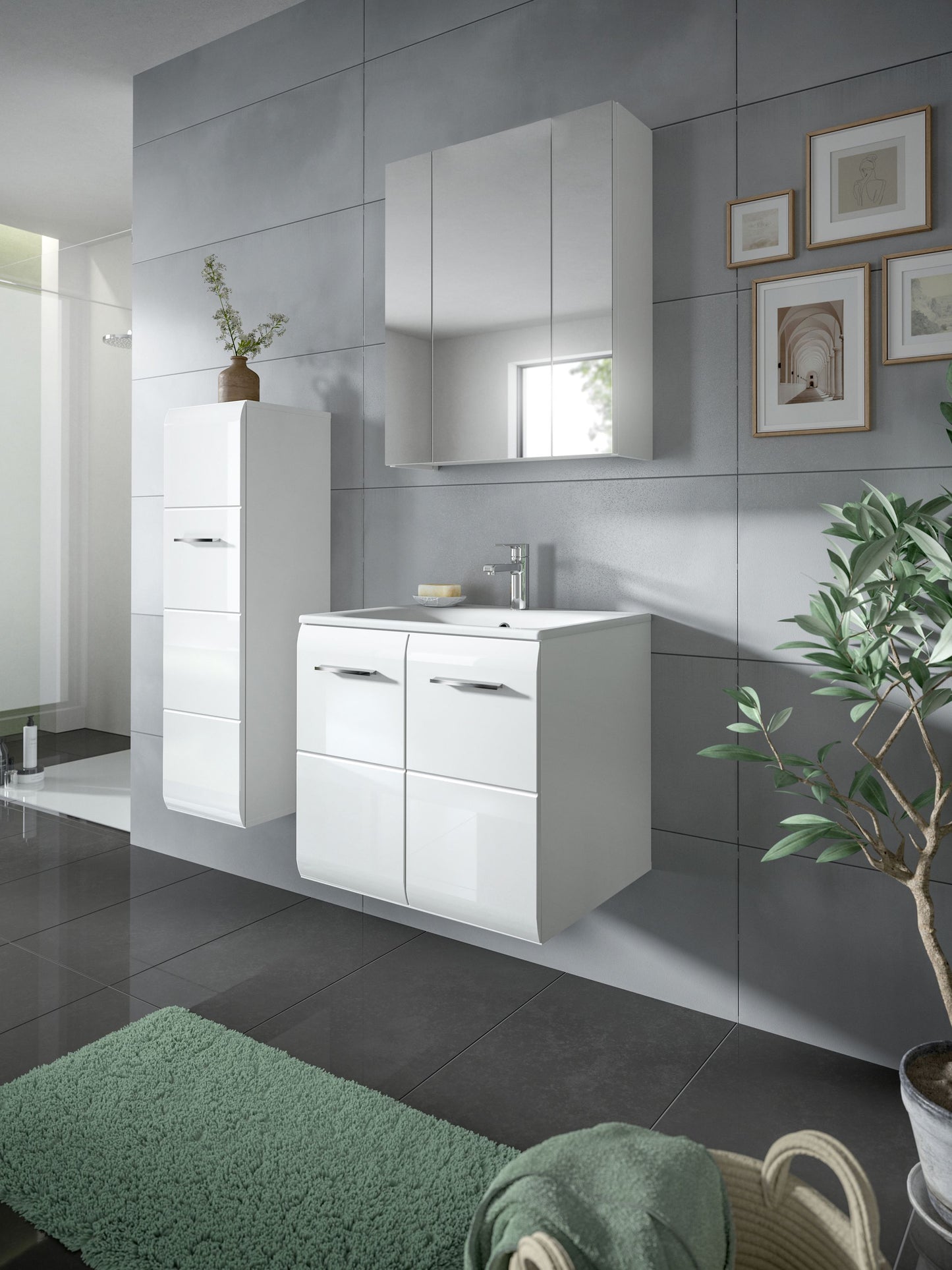 Weißes Badmöbel-Set mit Hochschrank und Waschtischunterschrank; Schubladen und Türen am Waschbereich