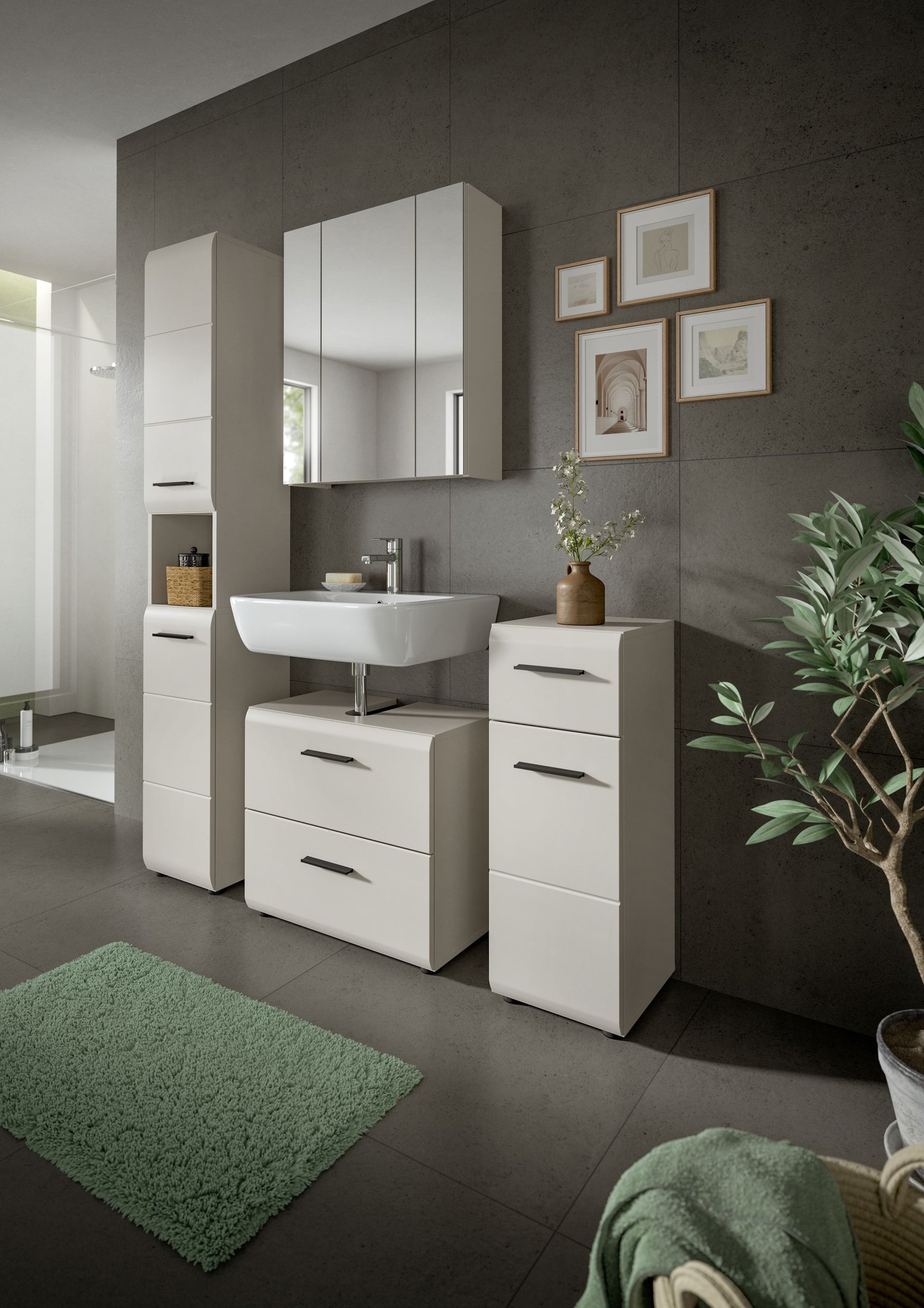Badezimmer-Set mit weißen Fronten: Waschtisch mit Schubladen, Hochschrank und Spiegelschrank