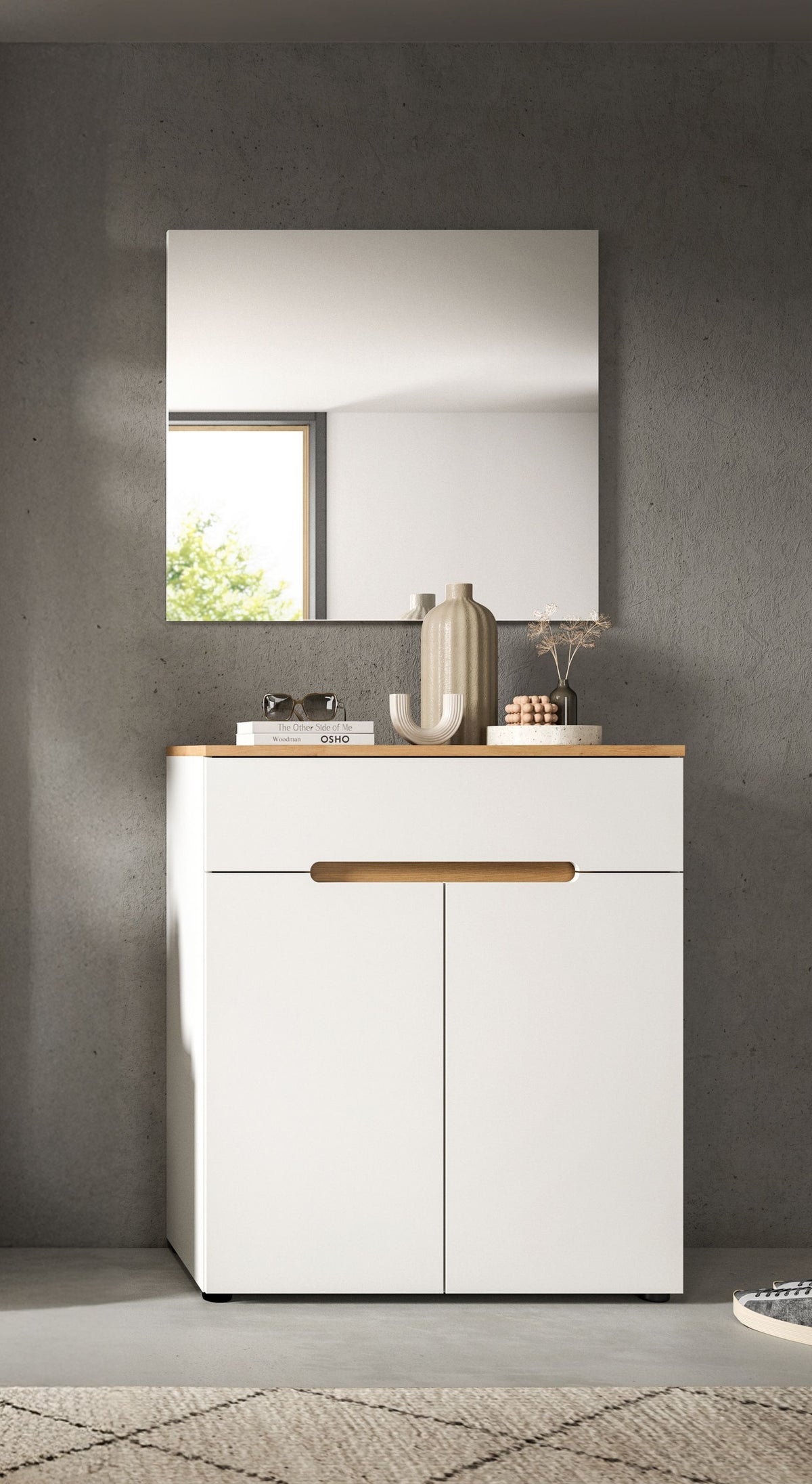 Garderoben-Set mit Spiegelrückwand, weißem Korpus und zwei Schrankfächern mit dunklem Griff
