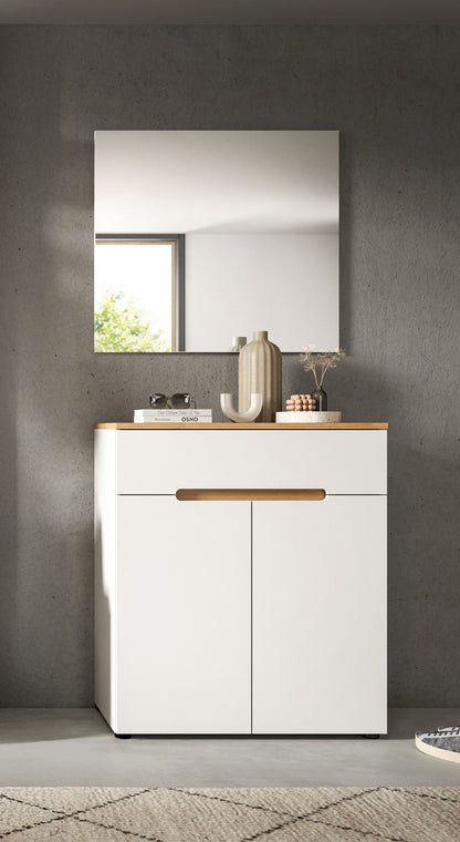 Garderoben-Set mit Spiegelrückwand, weißem Korpus und zwei Schrankfächern mit dunklem Griff