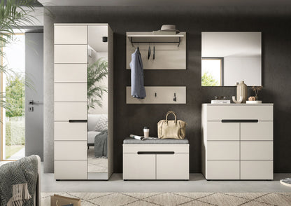 Garderoben-Set mit weißen Fronten, Spiegel und Wandgarderobe aus Holz mit Haken