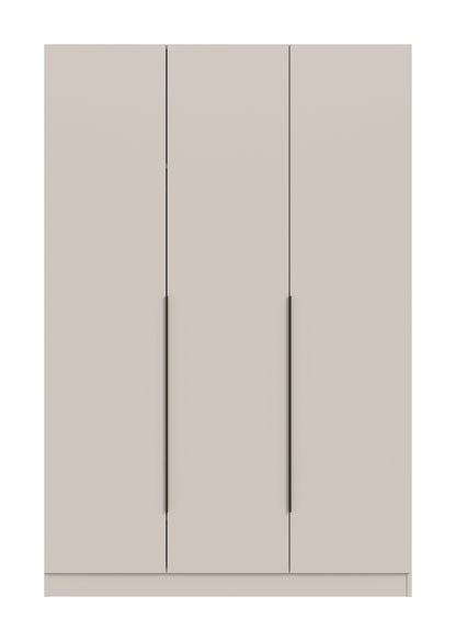 3-türiger Schrank in hellem Beige, drei Türfelder mit langen senkrechten Griffen