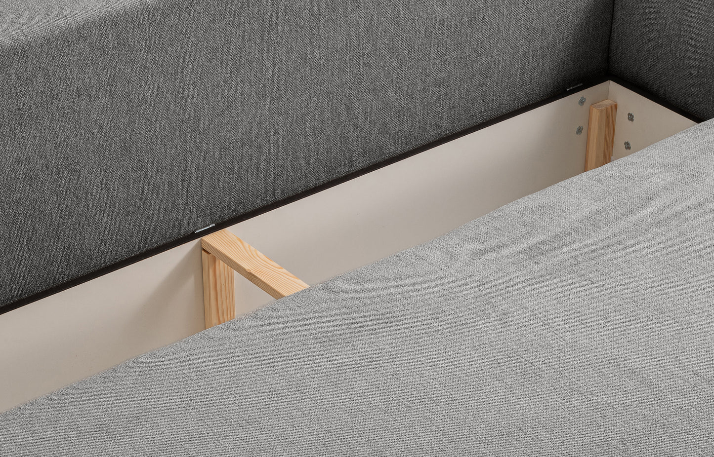 Schlafsofa Innenbereich mit Liegerahmen, grauer Bezug, Holzleisten sichtbar