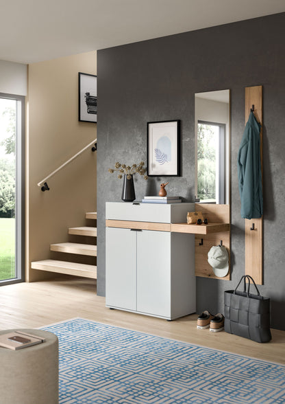Flurmöbel-Set mit Spiegel, hellgraue Schuhkommode und Holzpaneel mit Garderobenhaken
