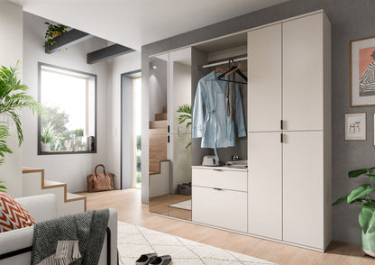 Garderobenschrank-Set mit weißen Türen, Innenfach mit Kleidung und Schuhbereich