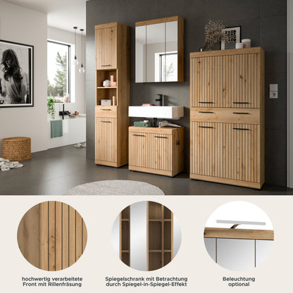 Badezimmerset im Holzdesign: Frontdetails und Ausschnitte zu Spiegelschrank und Ablage