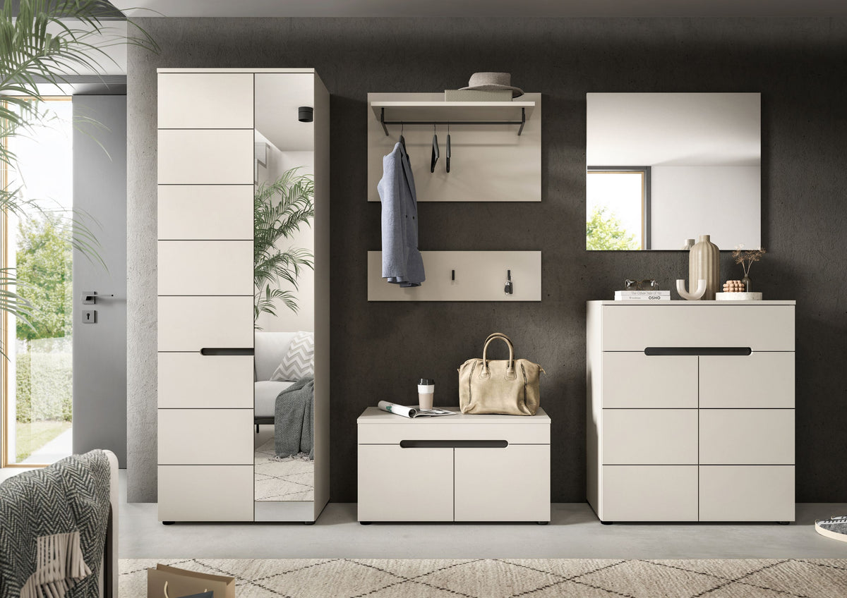 Garderoben-Set für den Flur: Spiegelschrank, Schuhschrank und Kommode mit Holzdetails